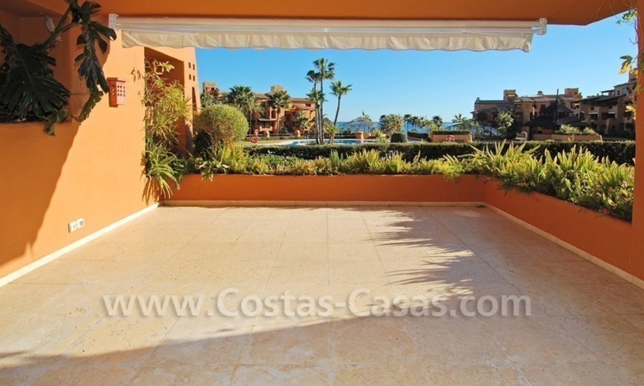 Appartement de plage luxueux à vendre dans un complexe en première ligne de plage, nouvelle Mille d' Or, Marbella - Estepona 1