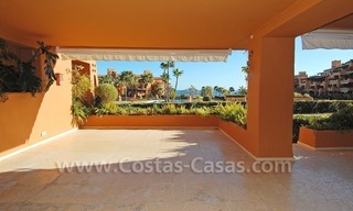 Appartement de plage luxueux à vendre dans un complexe en première ligne de plage, nouvelle Mille d' Or, Marbella - Estepona 2