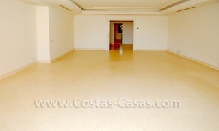 Appartement de plage luxueux à vendre dans un complexe en première ligne de plage, nouvelle Mille d' Or, Marbella - Estepona 4