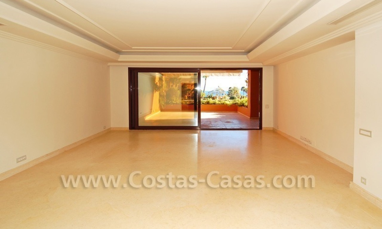Appartement de plage luxueux à vendre dans un complexe en première ligne de plage, nouvelle Mille d' Or, Marbella - Estepona 5