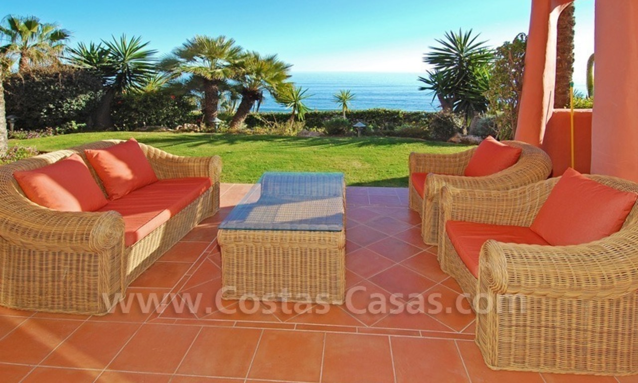 Appartement de luxe à vendre en première ligne de plage, dans un complexe sur la nouvelle Mille d' Or, Marbella - Estepona 0