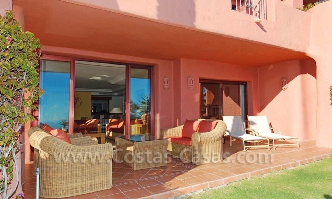 Appartement de luxe à vendre en première ligne de plage, dans un complexe sur la nouvelle Mille d' Or, Marbella - Estepona 1