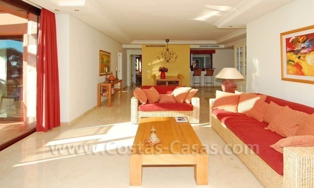 Appartement de luxe à vendre en première ligne de plage, dans un complexe sur la nouvelle Mille d' Or, Marbella - Estepona 9