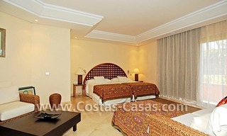 Appartement de luxe de style andalou en première ligne de plage à Marbella 17