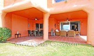 Appartement de luxe de style andalou en première ligne de plage à Marbella 4