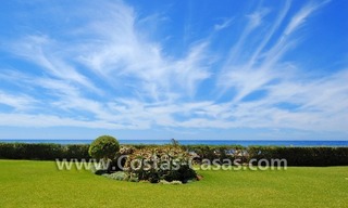 Appartement de luxe de style andalou en première ligne de plage à Marbella 23