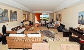 Appartement de luxe de style andalou en première ligne de plage à Marbella 8