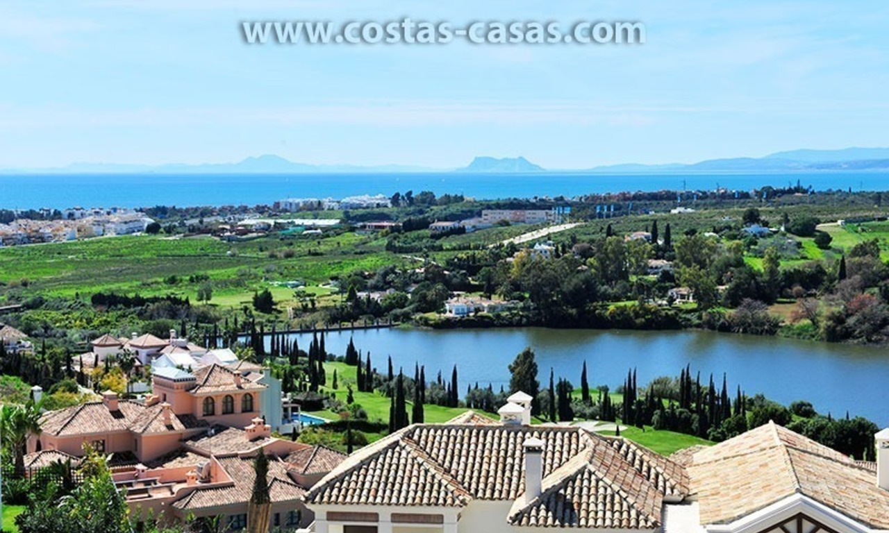 Villa contemporaine de luxe, de style andalou, à vendre dans un complexe de golf entre Marbella et Estepona 6