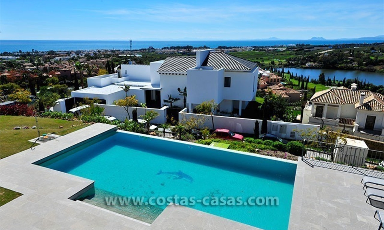 Villa contemporaine de luxe, de style andalou, à vendre dans un complexe de golf entre Marbella et Estepona 7