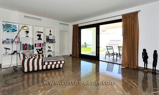 Villa contemporaine de luxe, de style andalou, à vendre dans un complexe de golf entre Marbella et Estepona 11