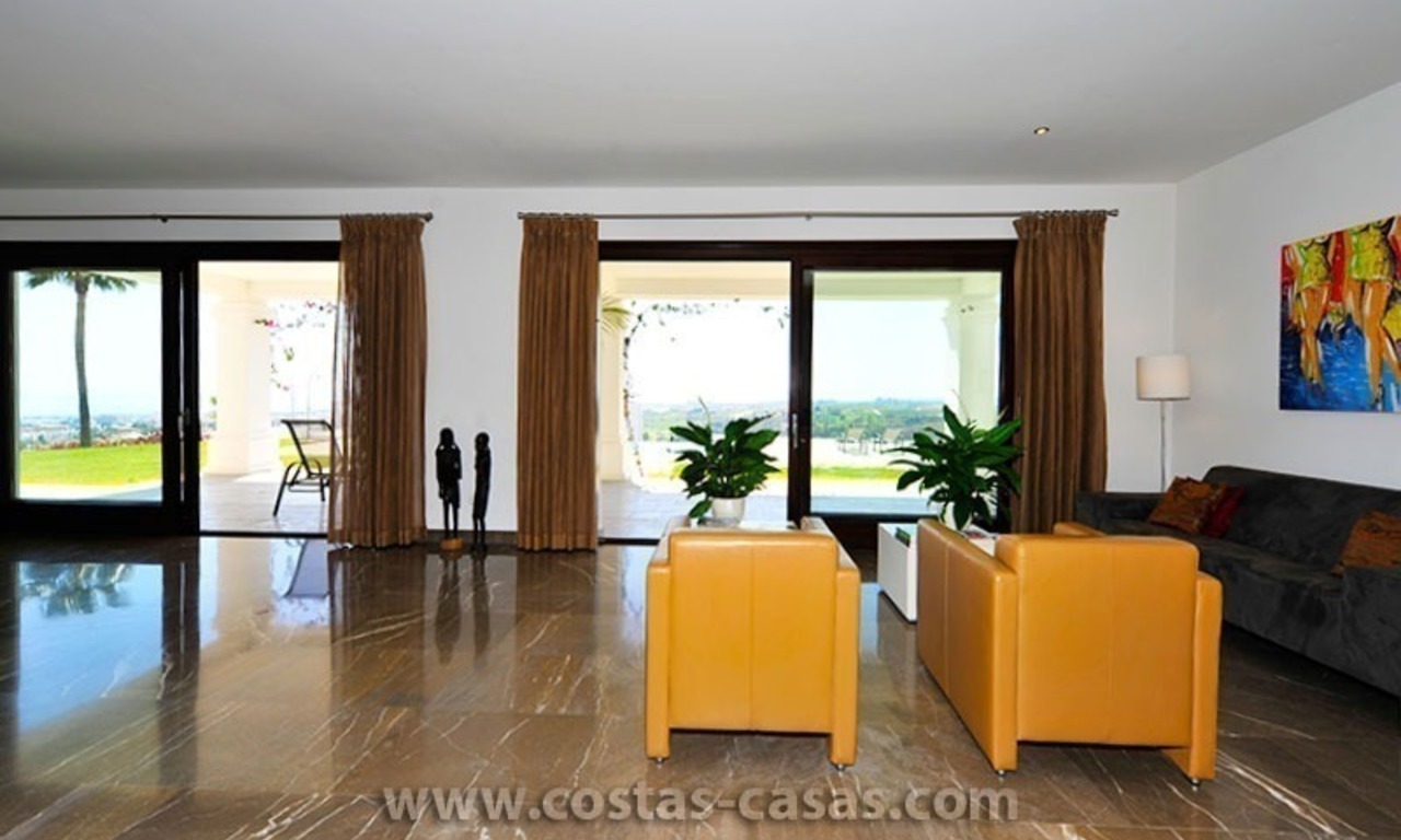 Villa contemporaine de luxe, de style andalou, à vendre dans un complexe de golf entre Marbella et Estepona 12