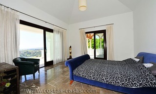 Villa contemporaine de luxe, de style andalou, à vendre dans un complexe de golf entre Marbella et Estepona 18