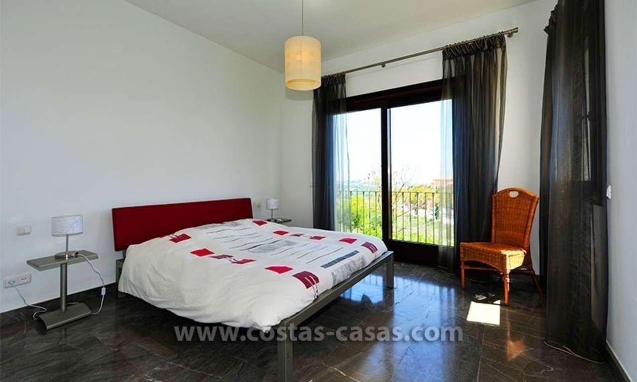 Villa contemporaine de luxe, de style andalou, à vendre dans un complexe de golf entre Marbella et Estepona 27