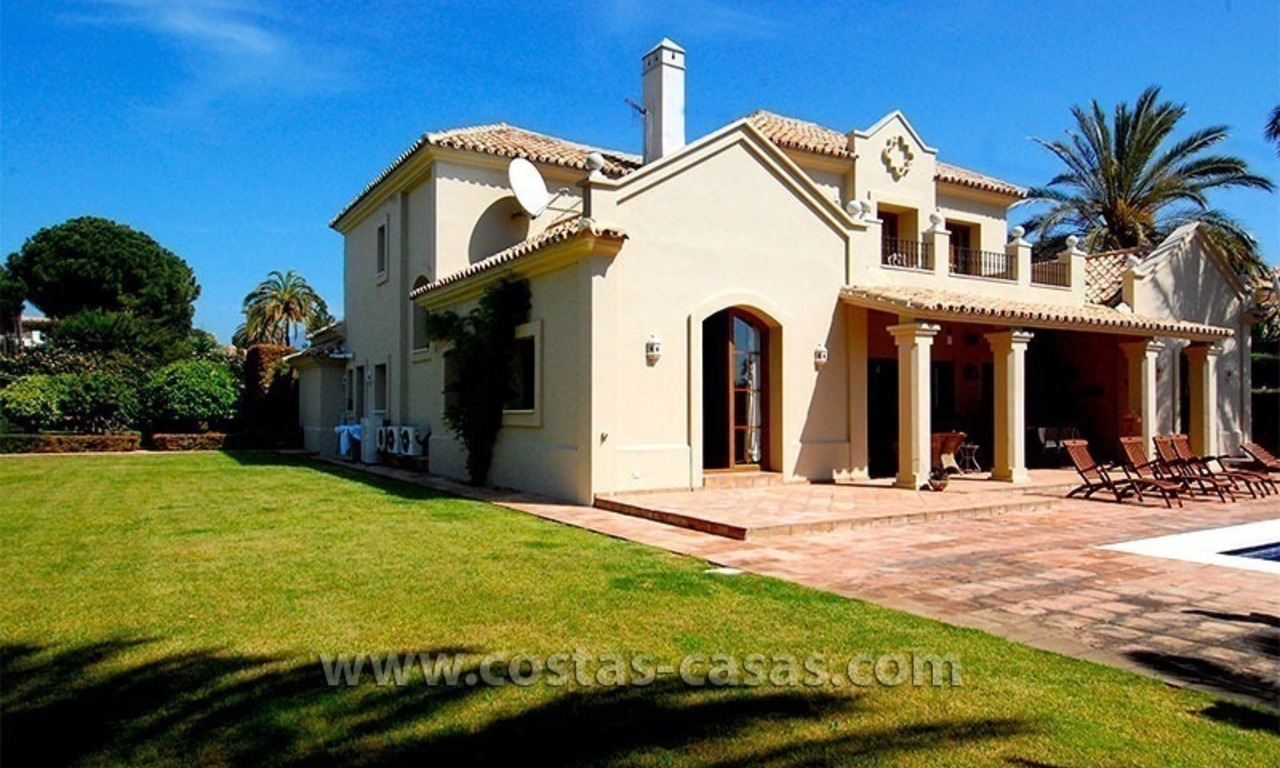 Villa de style andalouse à vendre à Estepona - Marbella 1