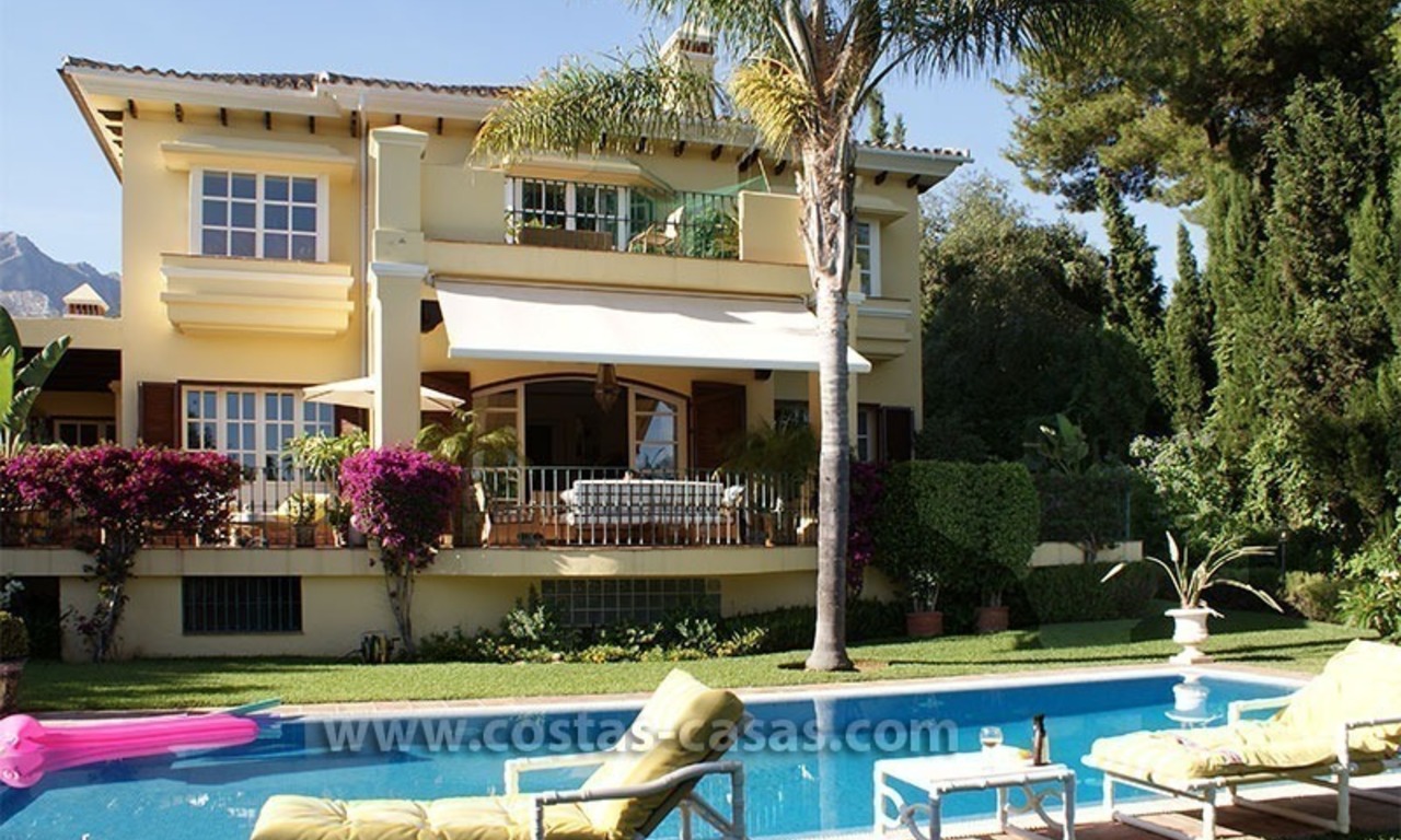 Villa de style andalou à vendre sur la Mille d' Or à Marbella 0