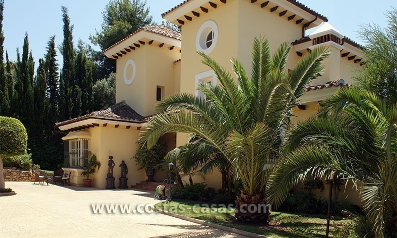 Villa de style andalou à vendre sur la Mille d' Or à Marbella 2