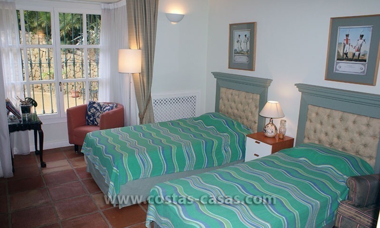 Villa de style andalou à vendre sur la Mille d' Or à Marbella 21