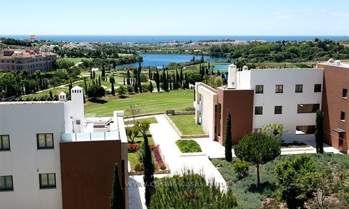 Nouvel appartement de luxe de style contemporain à louer à Marbella - Benahavis dans un complexe de golf sur la Costa del Sol 