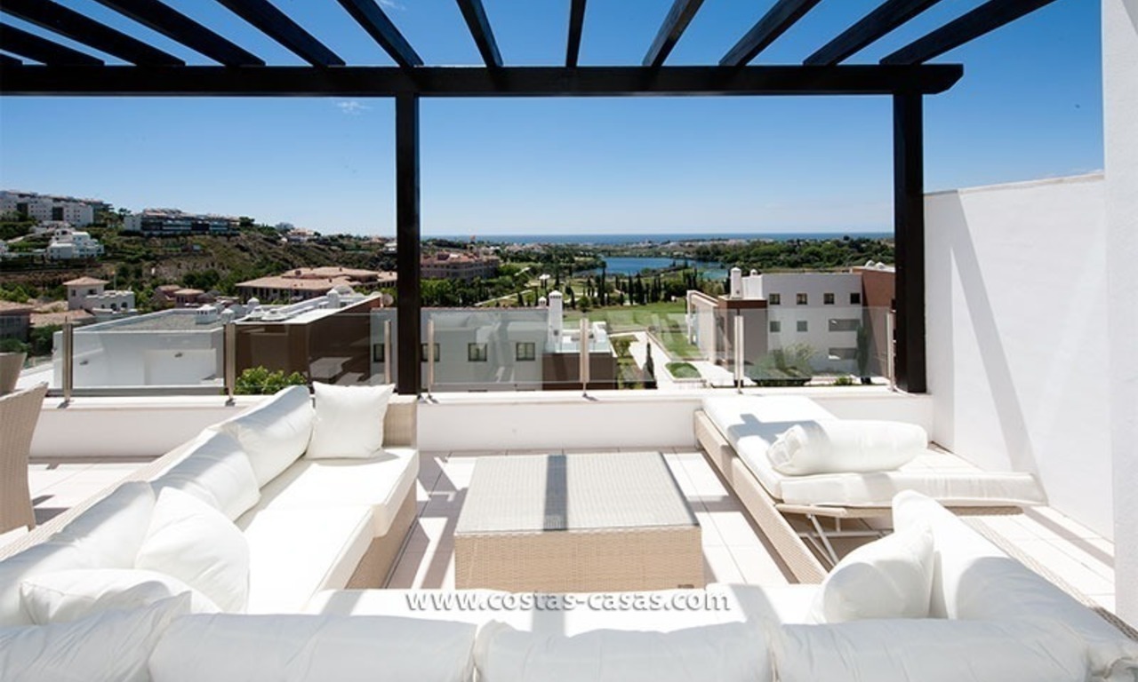 Nouvel appartement de luxe de style contemporain à louer à Marbella - Benahavis dans un complexe de golf sur la Costa del Sol 1