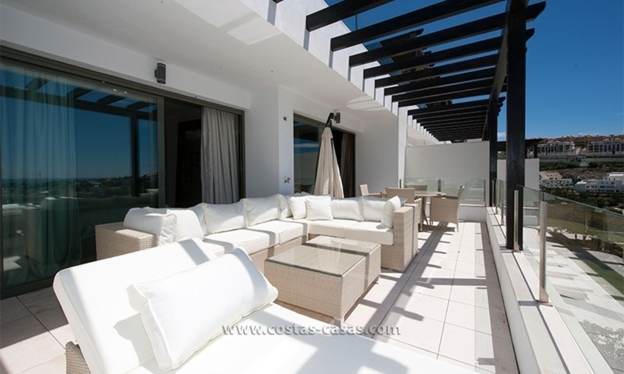 Nouvel appartement de luxe de style contemporain à louer à Marbella - Benahavis dans un complexe de golf sur la Costa del Sol 2
