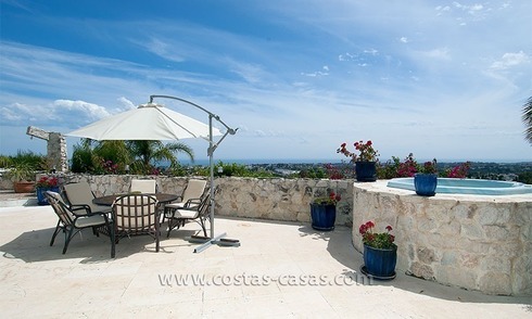 Villa à vendre dans une zone huppée à Nueva Andalucía - Marbella 