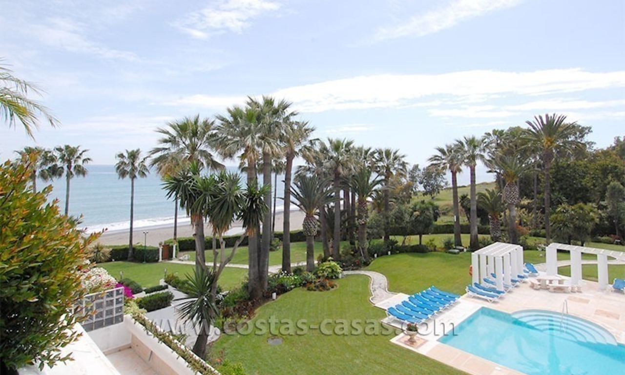 Penthouse de luxe à vendre en première ligne de plage dans un complexe exclusif sur la nouvelle Mille d' Or, Marbella - Estepona 0