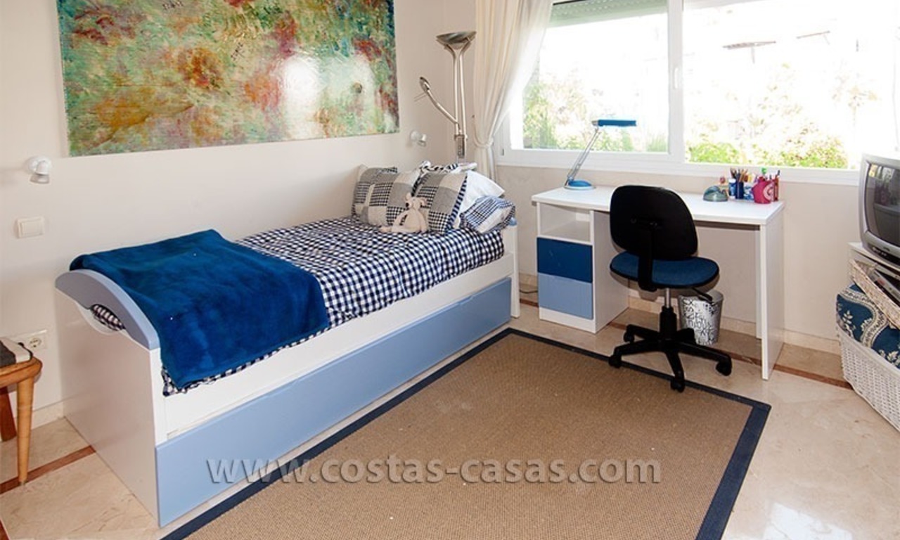  Appartement de luxe près de la mer à vendre dans un complexe en première ligne de plage, nouvelle Mille d' Or, Marbella - Estepona 10