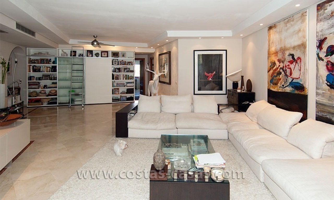  Appartement de luxe près de la mer à vendre dans un complexe en première ligne de plage, nouvelle Mille d' Or, Marbella - Estepona 2