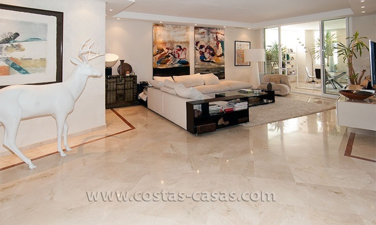  Appartement de luxe près de la mer à vendre dans un complexe en première ligne de plage, nouvelle Mille d' Or, Marbella - Estepona 3