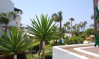 Appartement prêt de la mer en vente dans un complexe en première ligne de plage, Nueva Milla de Oro, Marbella - Estepona 0