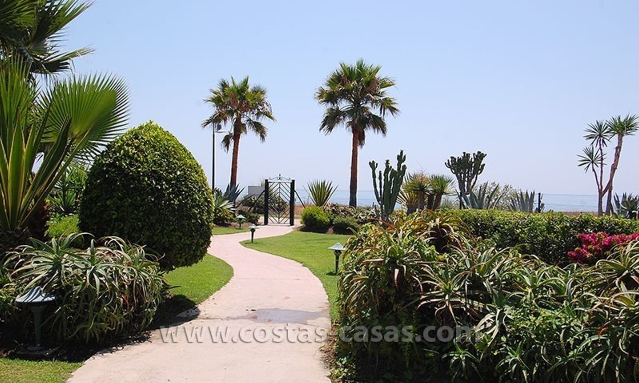 Appartement prêt de la mer en vente dans un complexe en première ligne de plage, Nueva Milla de Oro, Marbella - Estepona 14