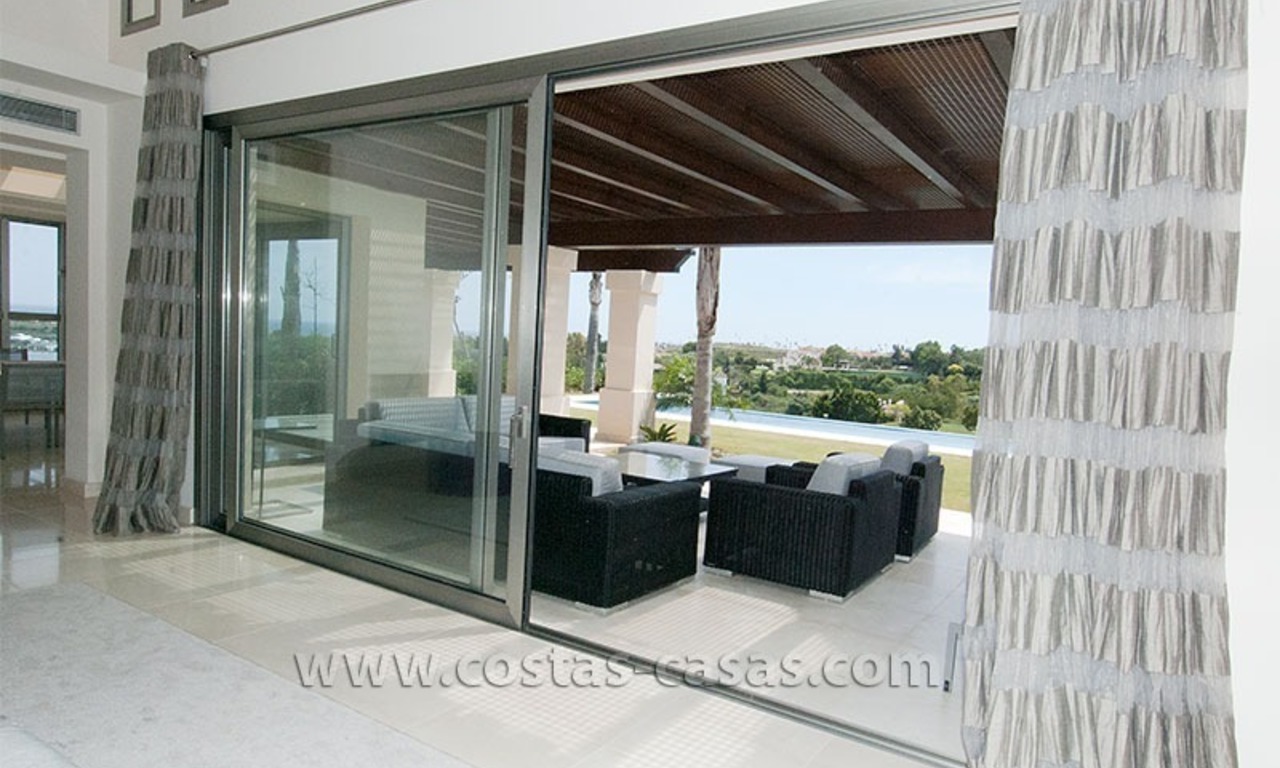 Villa moderne de style andalou à vendre, dans un complexe de golf sur la nouvelle Mille d' Or entre Puerto Banús - Marbella, Benahavis - Estepona 6