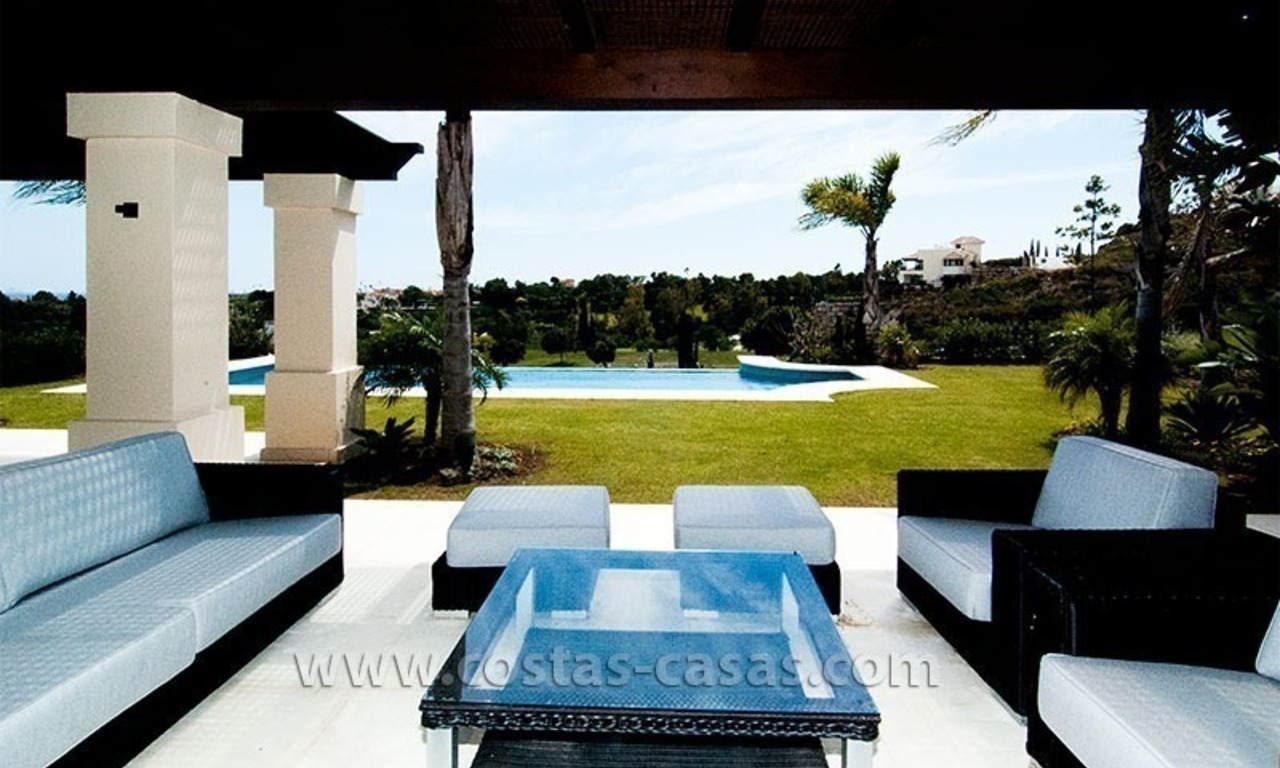 Villa moderne de style andalou à vendre, dans un complexe de golf sur la nouvelle Mille d' Or entre Puerto Banús - Marbella, Benahavis - Estepona 5