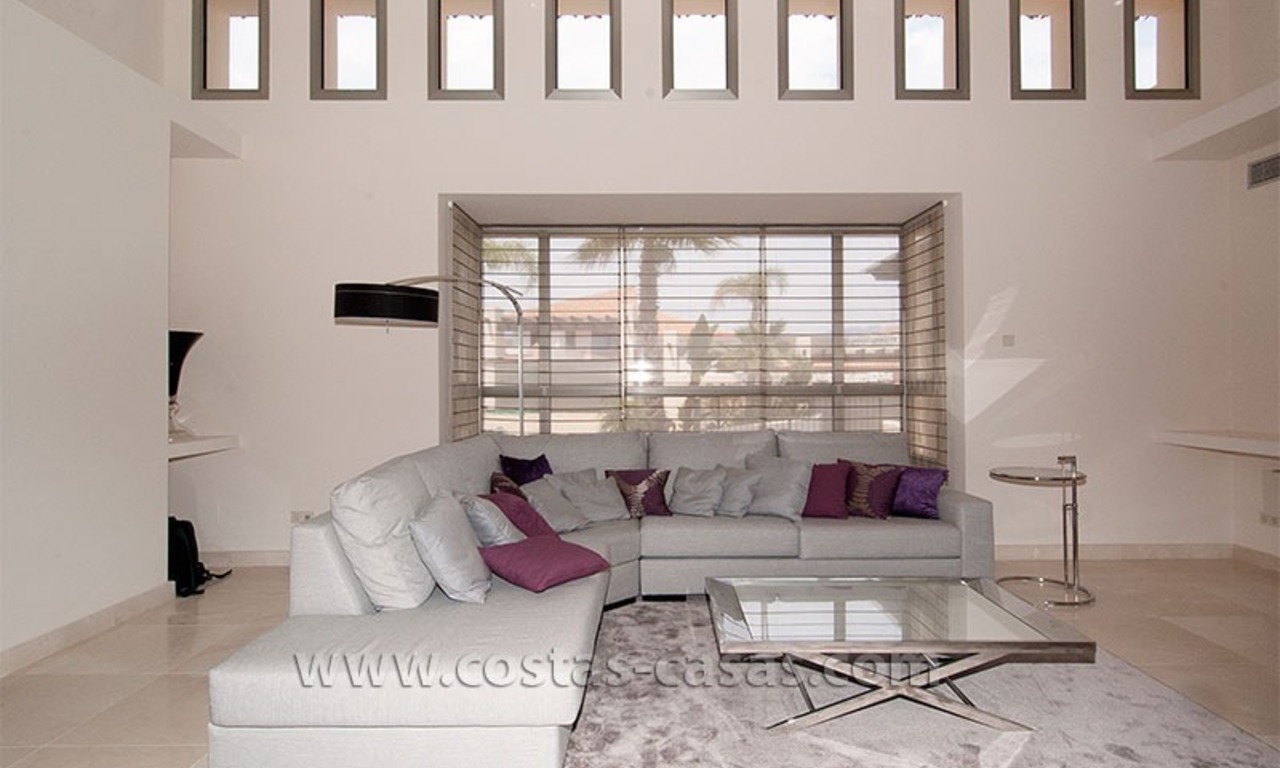 Villa moderne de style andalou à vendre, dans un complexe de golf sur la nouvelle Mille d' Or entre Puerto Banús - Marbella, Benahavis - Estepona 7