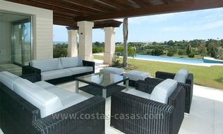 Villa moderne de style andalou à vendre, dans un complexe de golf sur la nouvelle Mille d' Or entre Puerto Banús - Marbella, Benahavis - Estepona 10