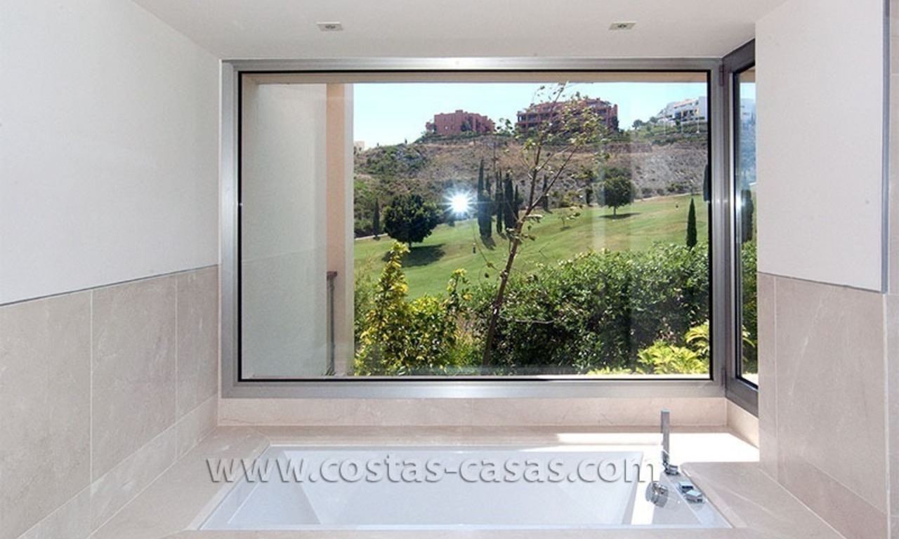 Villa moderne de style andalou à vendre, dans un complexe de golf sur la nouvelle Mille d' Or entre Puerto Banús - Marbella, Benahavis - Estepona 18