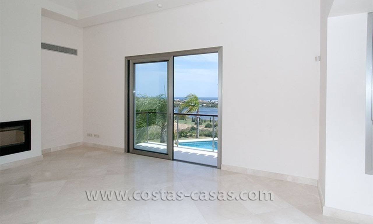 Villa moderne de style andalou à vendre, dans un complexe de golf sur la nouvelle Mille d' Or entre Puerto Banús - Marbella, Benahavis - Estepona 27