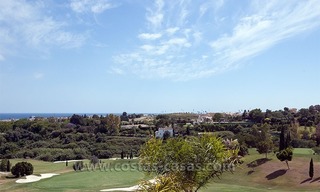 Villa moderne de style andalou à vendre, dans un complexe de golf sur la nouvelle Mille d' Or entre Puerto Banús - Marbella, Benahavis - Estepona 28