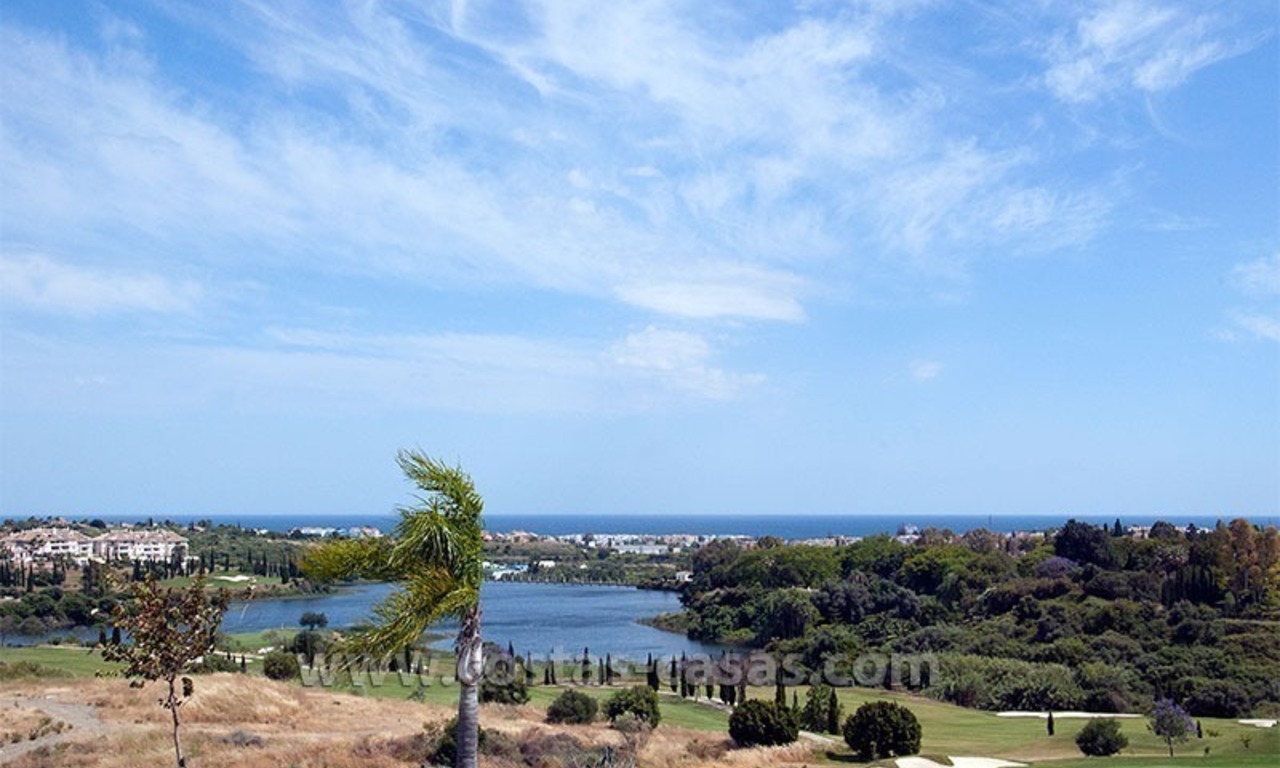 Villa moderne de style andalou à vendre, dans un complexe de golf sur la nouvelle Mille d' Or entre Puerto Banús - Marbella, Benahavis - Estepona 30