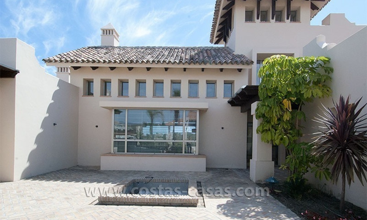 Villa moderne de style andalou à vendre, dans un complexe de golf sur la nouvelle Mille d' Or entre Puerto Banús - Marbella, Benahavis - Estepona 34