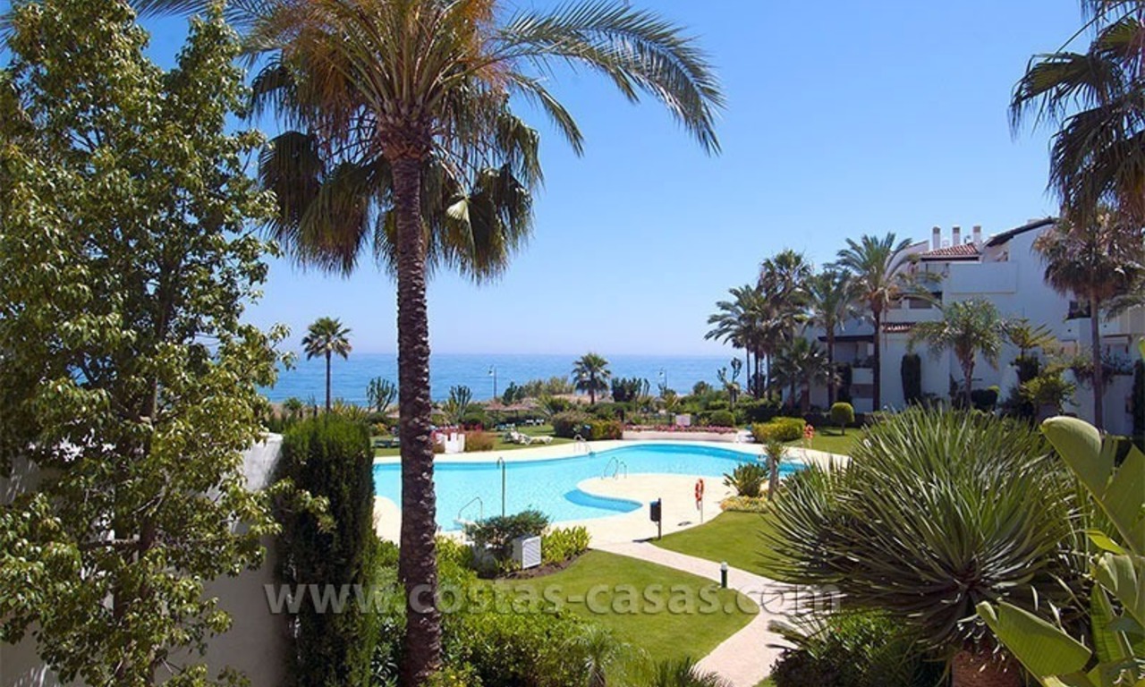  Appartement de luxe près de la mer à vendre dans un complexe en première ligne de plage, nouvelle Mille d' Or, Marbella - Estepona 0