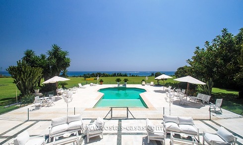 Villa en première ligne de plage à vendre à Marbella 