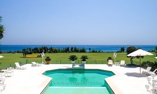 Villa en première ligne de plage à vendre à Marbella 1