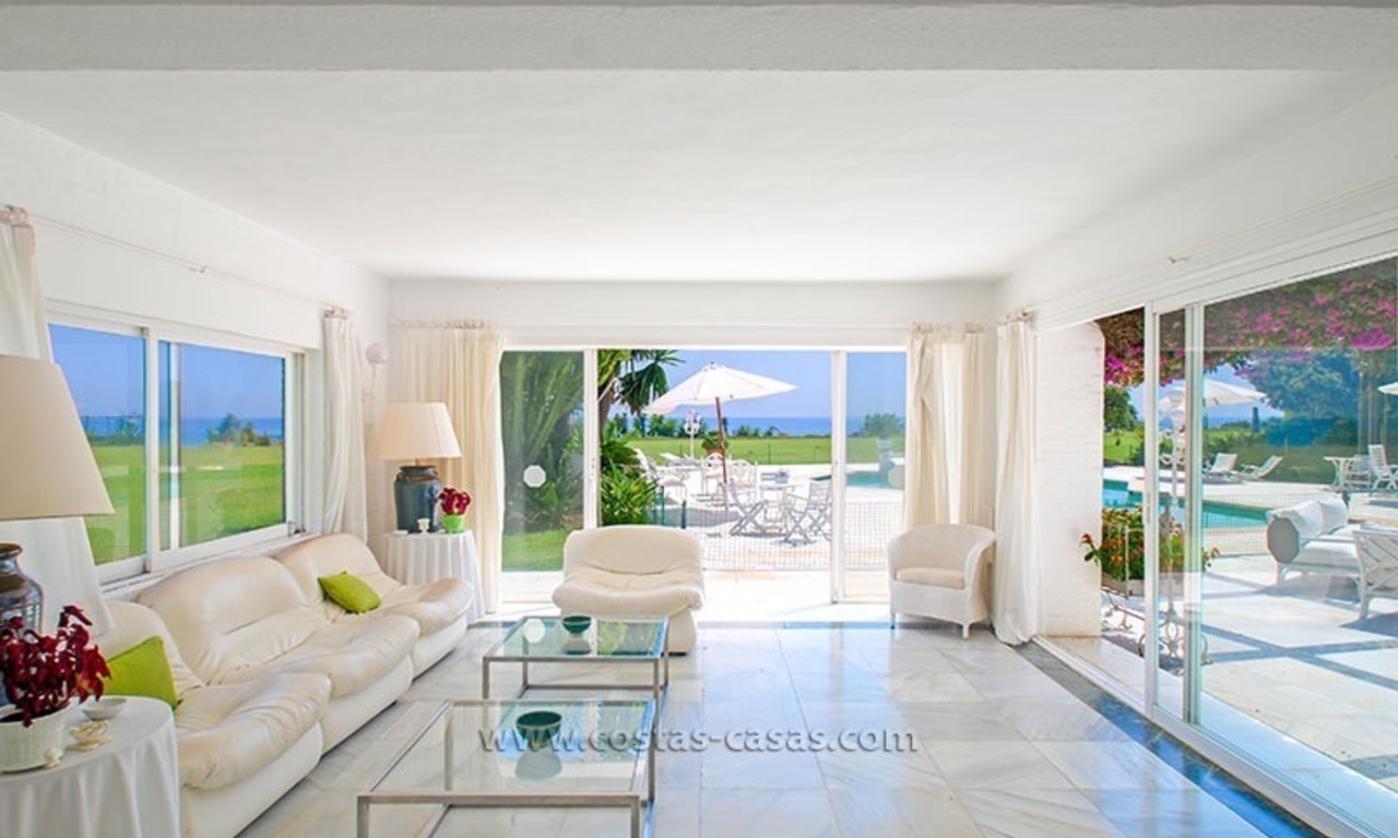 Villa en première ligne de plage à vendre à Marbella 10