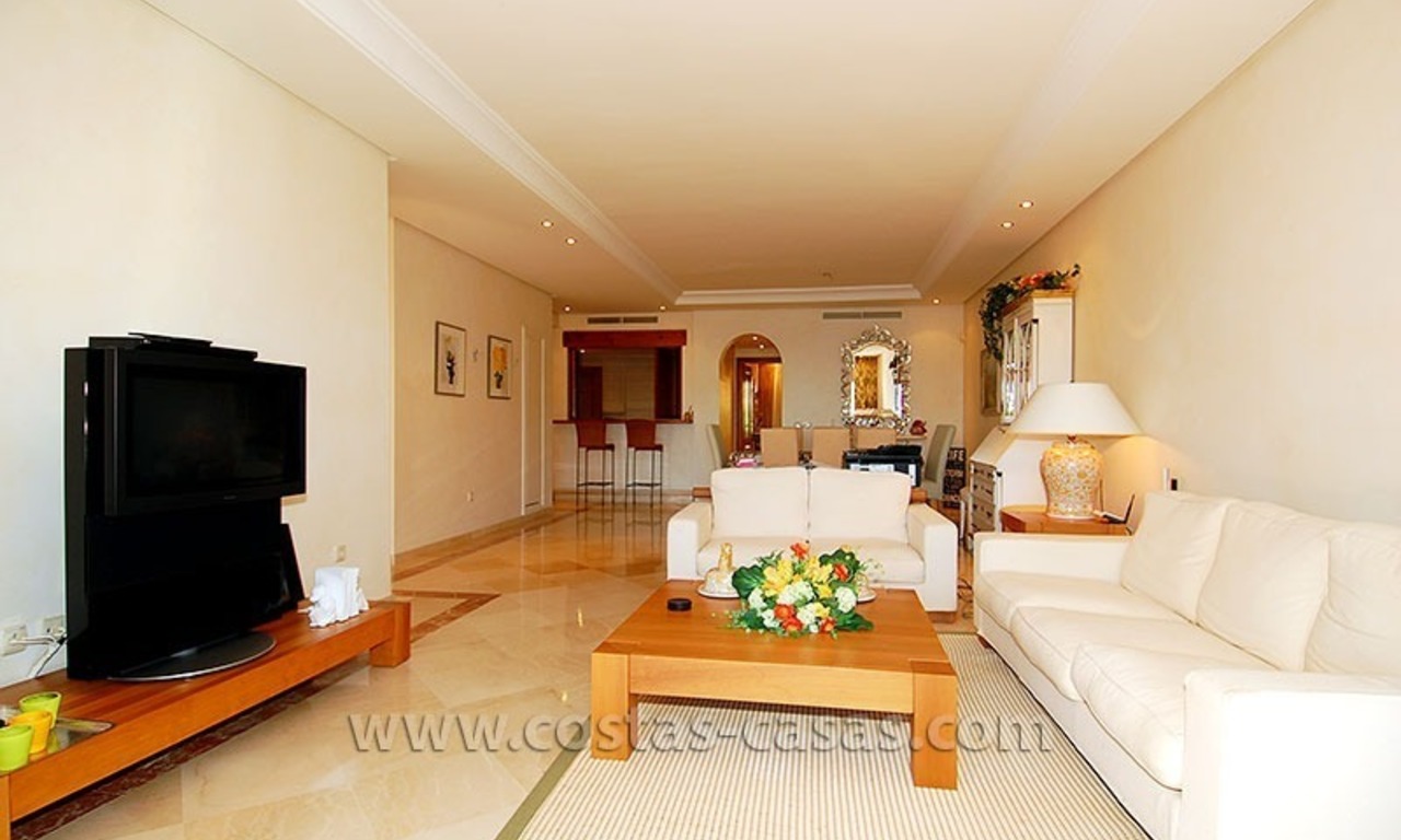 Pour une location de vacances: Appartement de luxe en première ligne de plage, nouvelle Mille d' Or, Marbella - Estepona, Costa del Sol 4