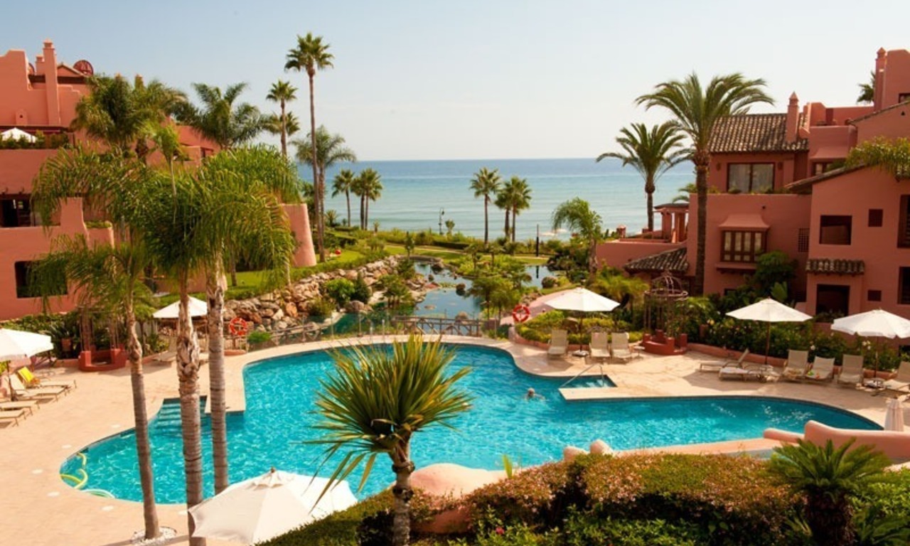 Pour une location de vacances: Appartement de luxe en première ligne de plage, nouvelle Mille d' Or, Marbella - Estepona, Costa del Sol 1
