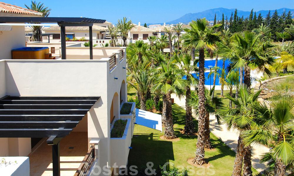 Appartements de luxe à vendre à Nueva Andalucia, Marbella à distance de marche des commodités et de Puerto Banus 30612