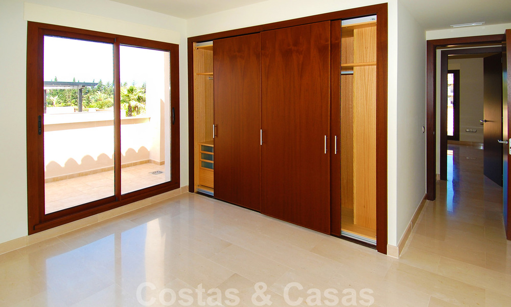 Appartements de luxe à vendre à Nueva Andalucia, Marbella à distance de marche des commodités et de Puerto Banus 30614