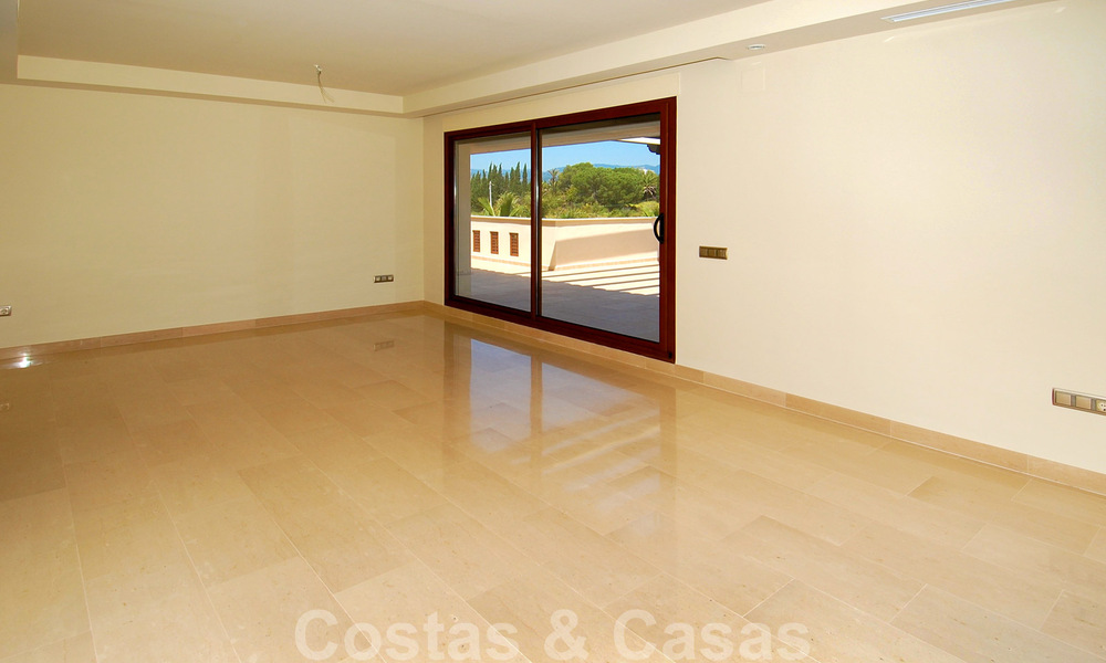 Appartements de luxe à vendre à Nueva Andalucia, Marbella à distance de marche des commodités et de Puerto Banus 30615