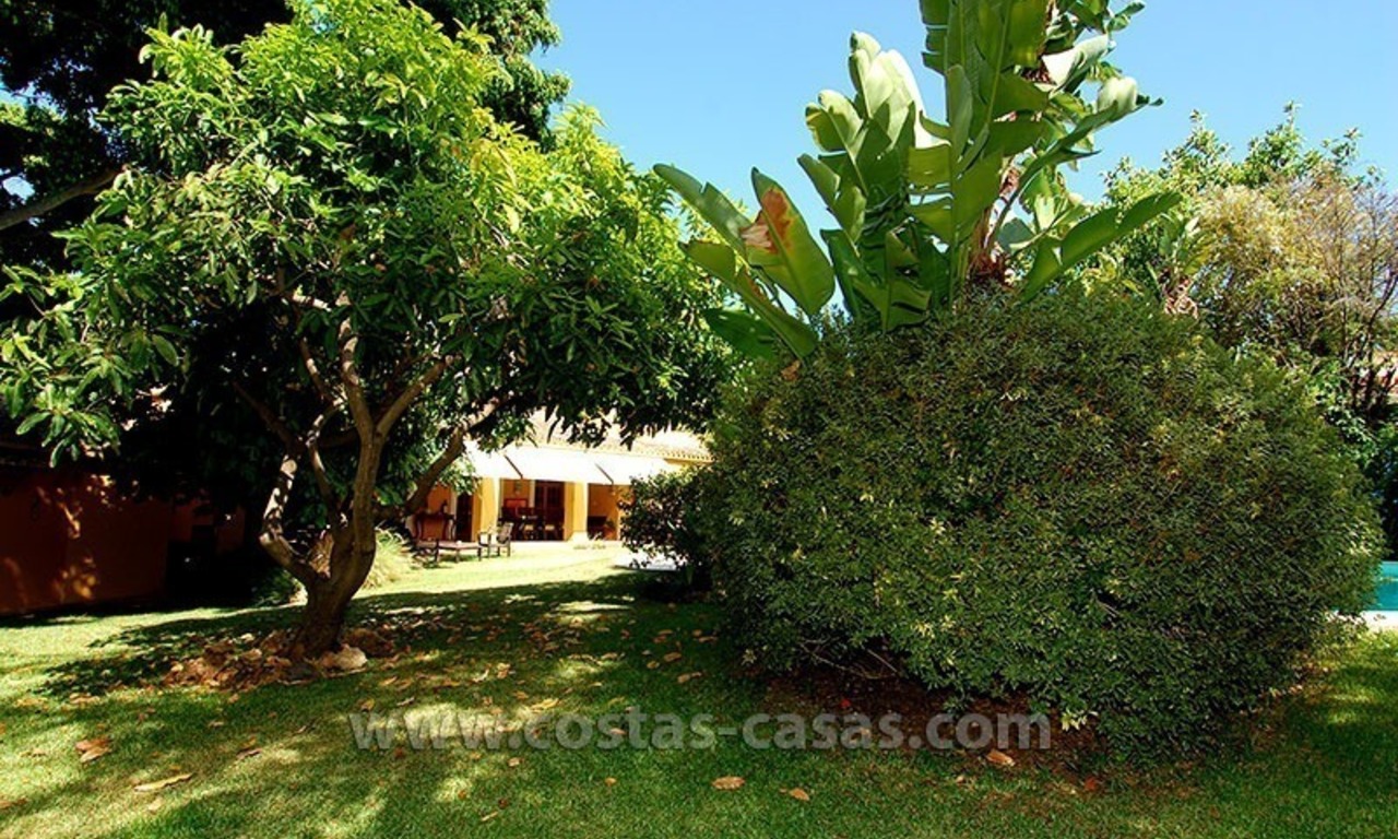 Villa de golf de style andalou à vendre à Estepona - Marbella 3
